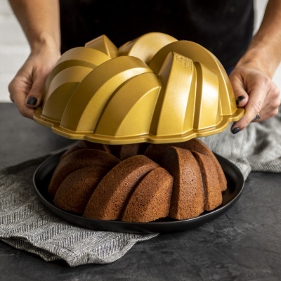 Forma Braided Bundt Edição 75 Aniversario - Nordic Ware