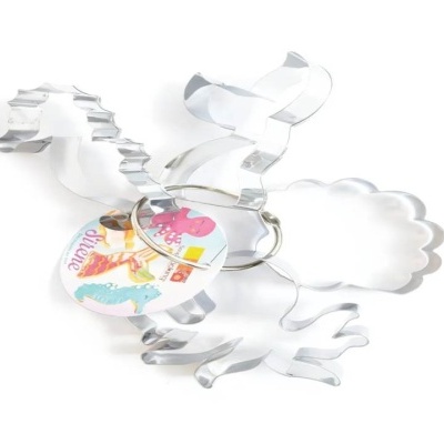 Conjunto de cortadores de bolacha em metal com formas de coelho, ovo e cenoura