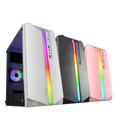 Três torres de computador com iluminação RGB em cores branco, preto e rosa