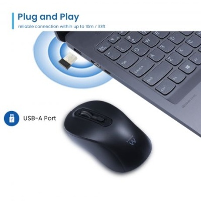 Mouse sem fios preto próximo de teclado e conector USB-A