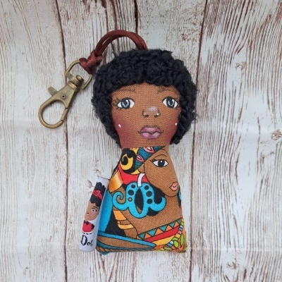 Porta-Chaves Boneca – Liberdade e Ternura