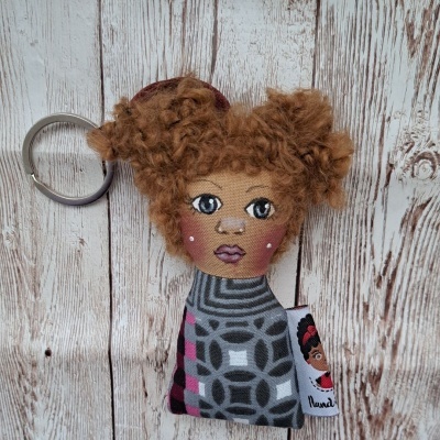 Porta-Chaves Boneca – Ternura e Estilo Afro