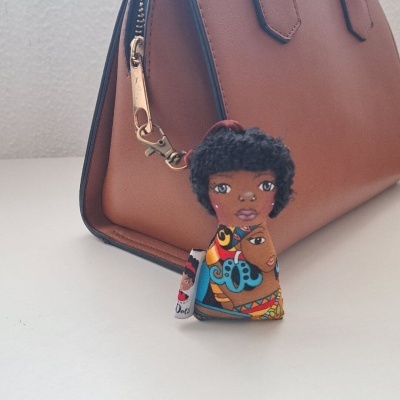 Porta-Chaves Boneca – Liberdade e Ternura