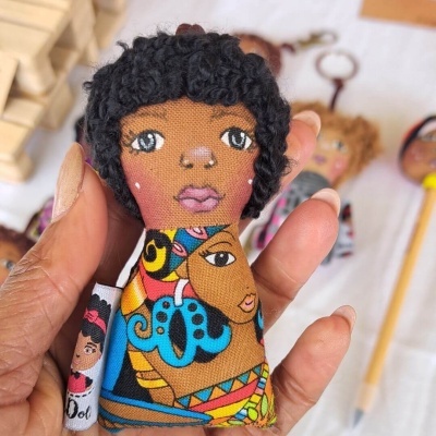 Porta-Chaves Boneca – Liberdade e Ternura