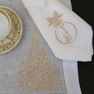 Conjunto de 2 Individuais Árvore de Natal e 2 Guardanapos Bola de Natal com 1 Letra