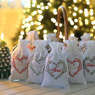 Saquinhos de Lavanda com Coração de Azevinho e Nome - Conjunto de 2 Saquinhos com 2 Nomes