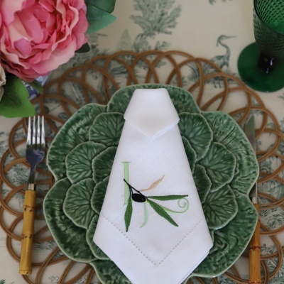 Conjunto de 4 Guardanapos Monograma de 1 Letra Clássica e Ramo de Oliveira