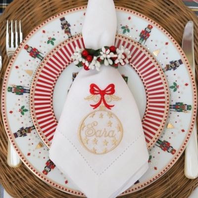 Conjunto de 4 Guardanapos Bola de Natal com Nome