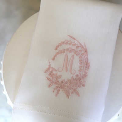 Toalha Coroa de Lírios e 1 Letra