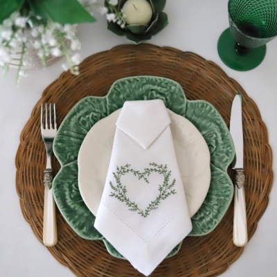 Conjunto de 4 Guardanapos com Coração de Folhas