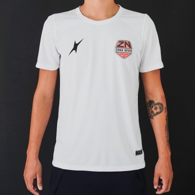 T-shirt branca desportiva com logótipos e escudo ZN ZONA NEVES