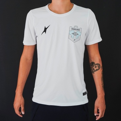 T-shirt branca com emblema Racing e logotipo preto, tecido liso