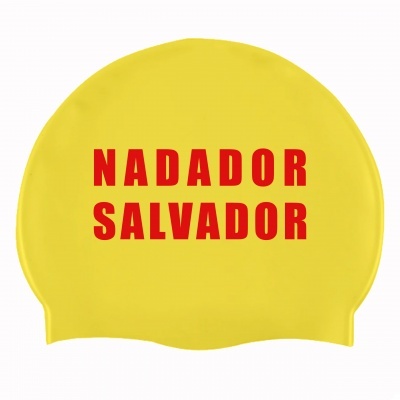 Touca de natação amarela com texto vermelho