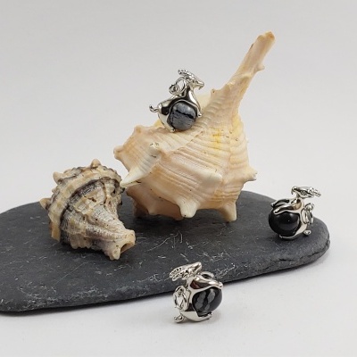 Pendente do signo Capricórnio com bola Pendente do signo Capricórnio com bola