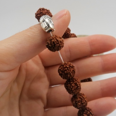 Pulseira contas 10mm rudraksha e buda Pulseira contas 10mm rudraksha e buda