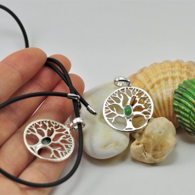 Pendente Árvore da Vida com cabochão Esmeralda em PRATA Pendente Árvore da Vida com cabochão Esmeralda em PRATA