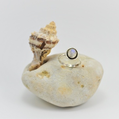 Anel em Prata com Pedra da Lua Anel em Prata com Pedra da Lua