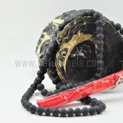 Japamala de Pedra Bian 8mm com símbolo OM Japamala de Pedra Bian 8mm com símbolo OM