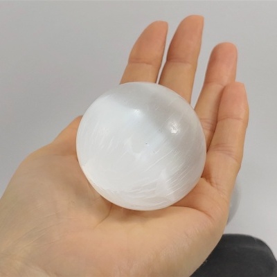 Esfera de Selenita Pequena Esfera de Selenita Pequena