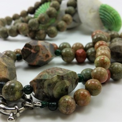 Colar de Unakita e Jaspe Colar de Unakita e Jaspe