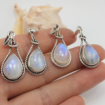 Pendente em Prata Pedra da Lua gota