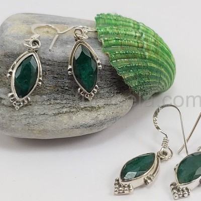 Brincos em Prata com Esmeralda facetada Brincos em Prata com Esmeralda facetada