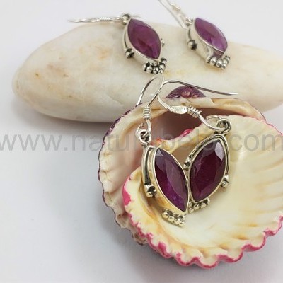 Brincos em Prata com Rubi facetado Brincos em Prata com Rubi facetado