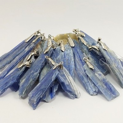 Pentente em Cianita Azul Pentente em Cianita Azul