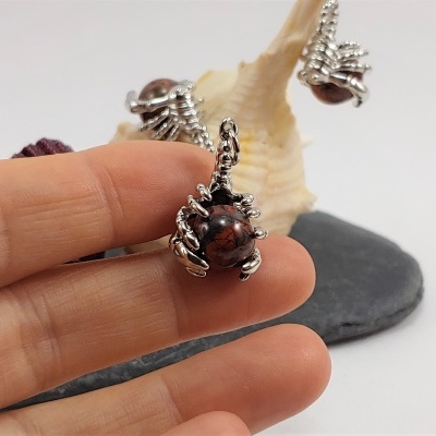 Pendente do signo Escorpião com bola Pendente do signo Escorpião com bola