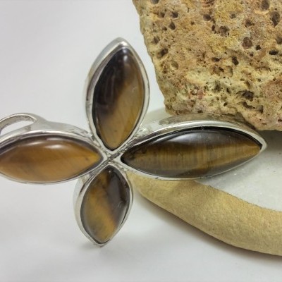 Pendente Cruz com Olho de Tigre Pendente Cruz com Olho de Tigre