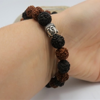 Pulseira rudraksha castanha e negra com Buda Pulseira rudraksha castanha e negra com Buda