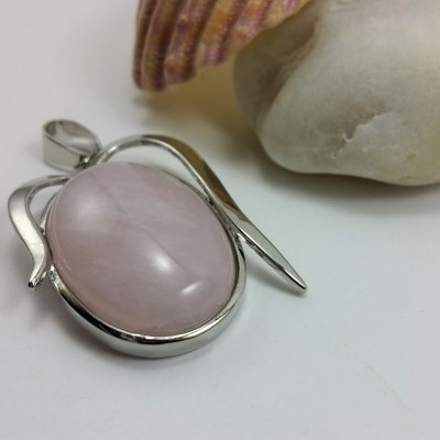 Pendente ovalado com quartzo rosa Pendente ovalado com quartzo rosa