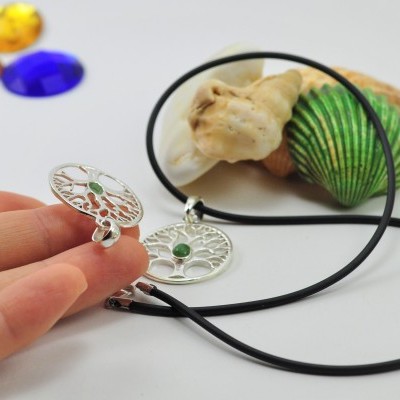 Pendente Árvore da Vida com cabochão Esmeralda em PRATA Pendente Árvore da Vida com cabochão Esmeralda em PRATA