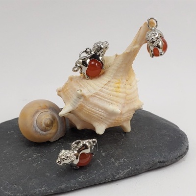 Pendente do signo Leão com bola Pendente do signo Leão com bola