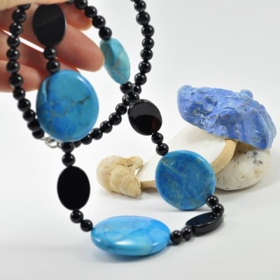 Colar de pedras Howlita Azul (Turquesa) e Ónix Colar de pedras Howlita Azul (Turquesa) e Ónix