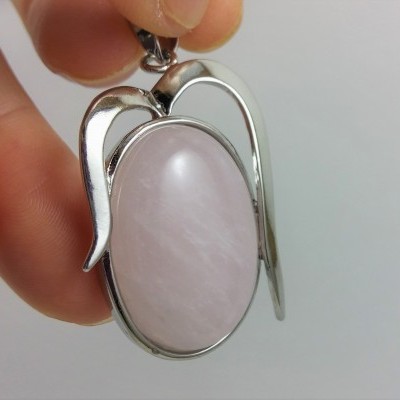 Pendente ovalado com quartzo rosa Pendente ovalado com quartzo rosa