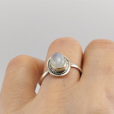 Anel em Prata com Pedra da Lua