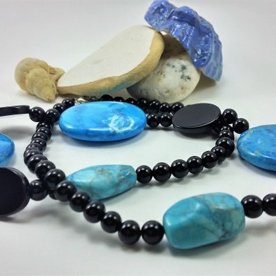 Colar de pedras Howlita Azul (Turquesa) e Ónix Colar de pedras Howlita Azul (Turquesa) e Ónix