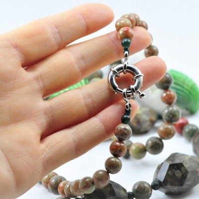 Colar de Unakita e Jaspe Colar de Unakita e Jaspe