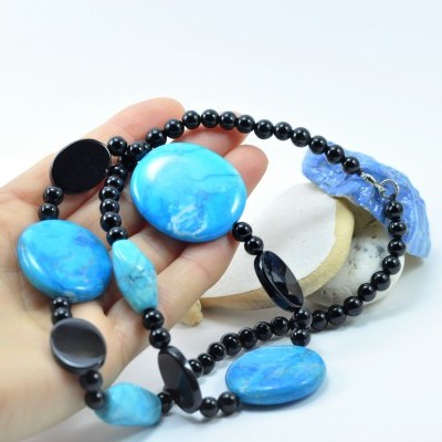 Colar de pedras Howlita Azul (Turquesa) e Ónix Colar de pedras Howlita Azul (Turquesa) e Ónix