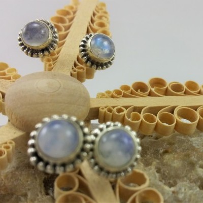 Brincos em Prata com Pedra da Lua Brincos em Prata com Pedra da Lua