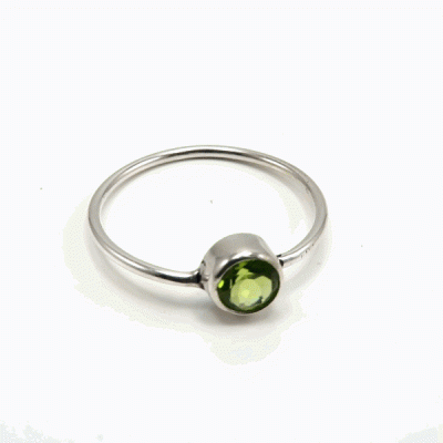 Anel Solitário Prata com Peridoto Anel Solitário Prata com Peridoto
