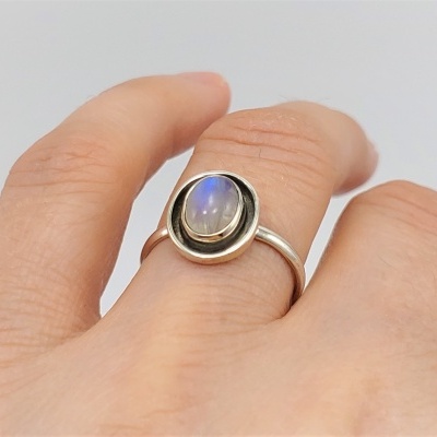 Anel em Prata com Pedra da Lua Anel em Prata com Pedra da Lua