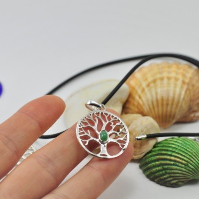 Pendente Árvore da Vida com cabochão Esmeralda em PRATA Pendente Árvore da Vida com cabochão Esmeralda em PRATA
