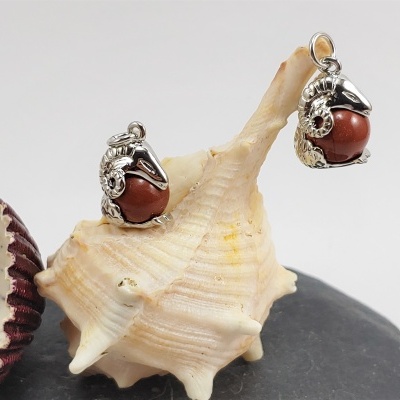 Pendente do signo Carneiro com bola Pendente do signo Carneiro com bola