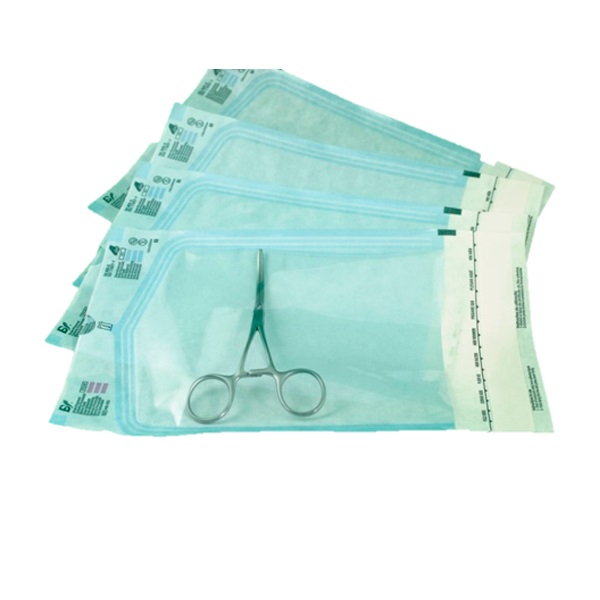 Pacotes transparentes com instrumento cirúrgico de metal