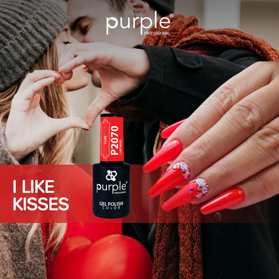 Unhas vermelhas decoradas com verniz Purple Professional P2070 e texto promocional I LIKE KISSES.