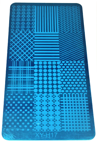 Placa azul com padrões geométricos gravados e texto XY-H17