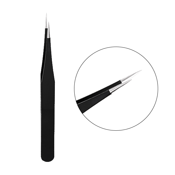 Pinça preta metálica com pontas finas e inclinadas