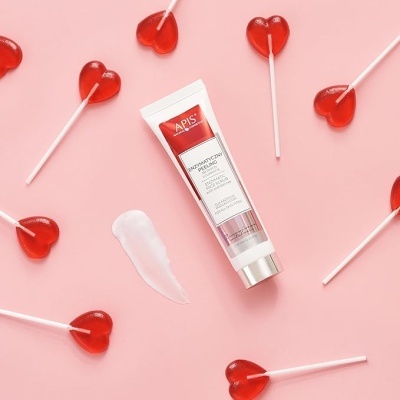 Apis&#x20;Natural&#x20;Cosmetics&#x20;Cranberry&#x20;Vitality&#x20;-&#x20;Peeling&#x20;Enzim&#x00E1;tico&#x20;Suave&#x20;100ml